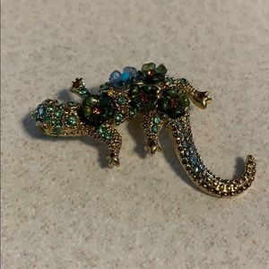 LC rhinestone broach